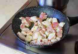 Обжарка чеснока и курицы
