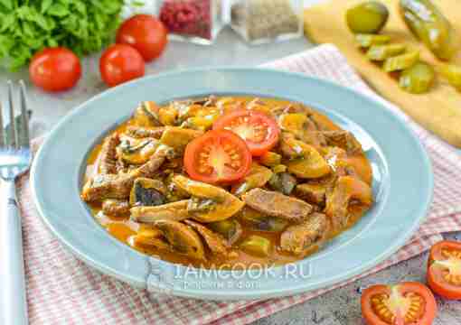 Говядина с грибами и огурцами