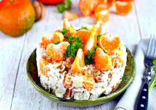 Салат с кальмарами и мандаринами