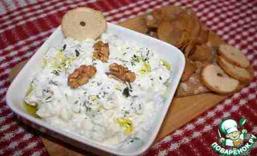 Салат с огурцами и брынзой
