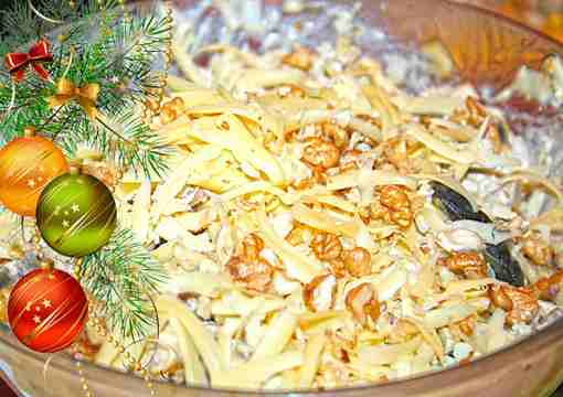 Салат с языком и черносливом