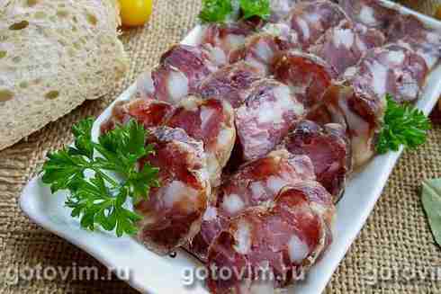 Сыровяленая колбаса